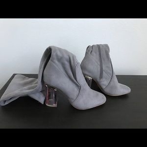 Grey knee high boots, pink heel😍